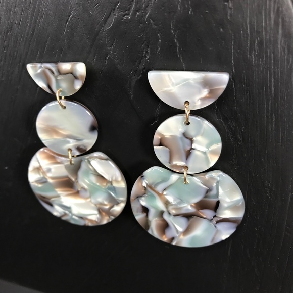 🆑 Geo-Stack Earrings in Light Green and Brown - Picture 2 of 5